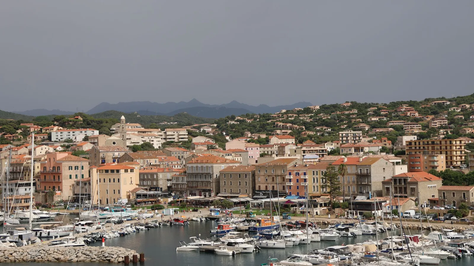 Le port de Propriano, point de départ des sorties en mer